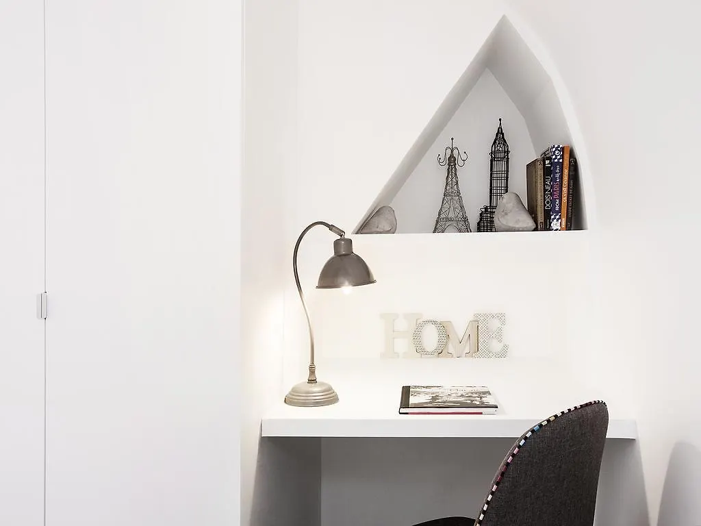 Charming 2Br-2Ba Between Le Marais & Le Louvre 0*, Paris France